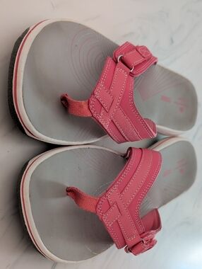 Cloudsteppers by Clarks Pink Flip Fops